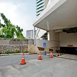 OYO 3390 Apartment Grand Kamala Lagoon Avenue