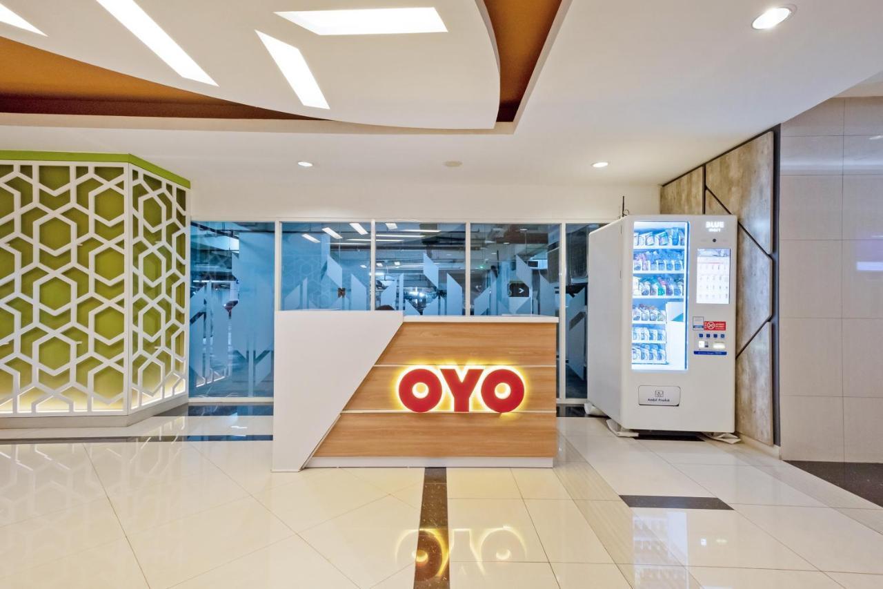 Hotel Oyo 3390 Grand Kamala Lagoon Avenue Bekasi