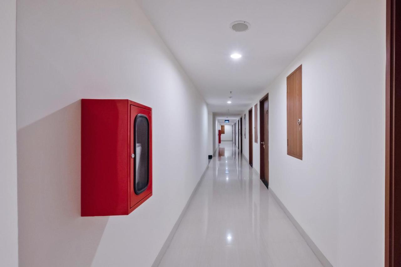 Oyo 3390 Grand Kamala Lagoon Avenue Bekasi