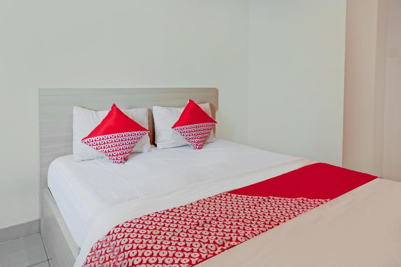 Hotel Oyo 3390 Grand Kamala Lagoon Avenue Bekasi